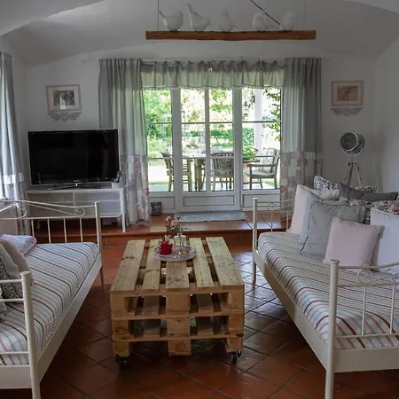 Gutshof Bartl 2 Apartment